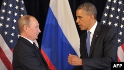 Ресей президенті Владимир Путин (сол жақта) мен АҚШ президенті Барак Обама. 