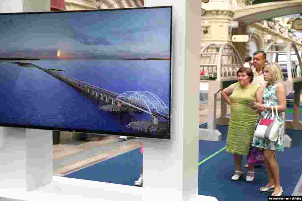 In a shopping mall in central Moscow, an exhibition tells the story of the Kerch bridge&#39;s construction. Russia&#39;s 2014 annexation of Crimea won the country international condemnation but caused a wave of patriotic fervor inside Russia that carried President Vladimir Putin to approval ratings of 83 percent.