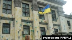 Будівля російського посольства у Києві після акції протесту, 15 червня 2014 року