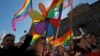 Manifestaţii pro şi contra în preajma Zilei Internaţionale Împotriva Homofobiei