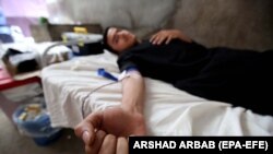 د پاکستان په يوه روغتون کې يو ناروغ - ارشيف