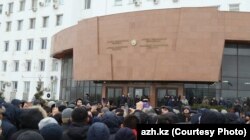 Акция протеста владельцев машин с иностранными номерами. Атырау, 31 января 2020 года.