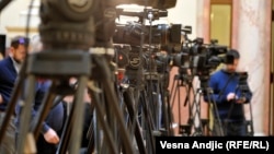 Dve slike bezbednosti novinara u Srbiji
