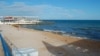 В разгар сезона на севастопольских пляжах почти нет туристов