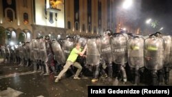 Gürcüstan parlamenti qarşısında toqquşmalar. 21 iyun 2019