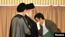 محمود احمدی‌نژاد در آغاز دوره ریاست‌جمهوری