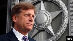 Russia -- US Ambassador to Russia Michael McFaul leaves the Russian Foreign Ministry headquarters in Moscow, May 15, 2013