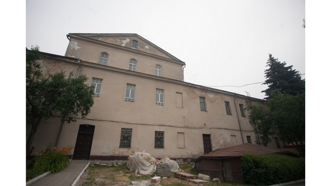 Так выглядаў каралеўскі палац з боку двара летась улетку
