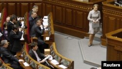 Юлія Тимошенко крокує до трибуни Верховної Ради України, 3 березня 2010 року
