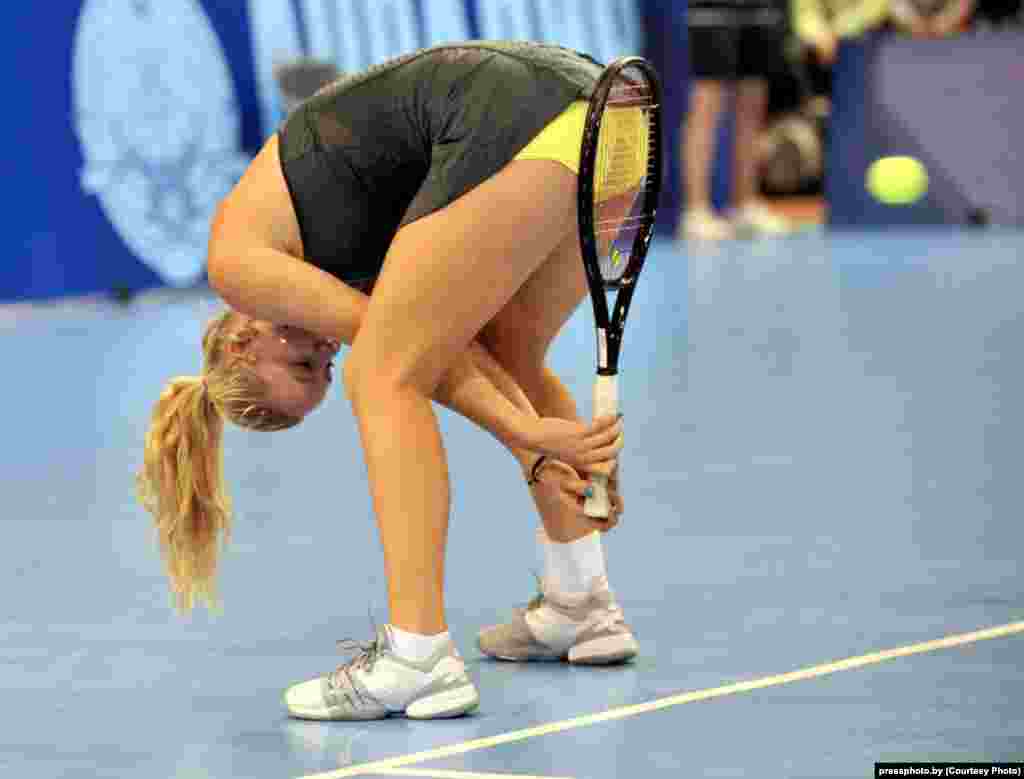 Tennis player Caroline Wozniacki of Denmark jokes around during a charity match against Belarusian tennis player Victoria Azarenka. Photo by Viktar Drachou