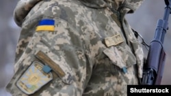 За повідомленням, військові центру виявили двох громадян призовного віку під час заходів оповіщення в суботу, один із них намагався «уникнути спілкування» та втекти