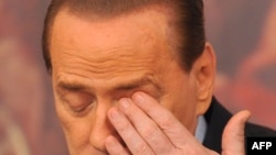 Premierul Silvio Berlusconi dezavuat de alegători