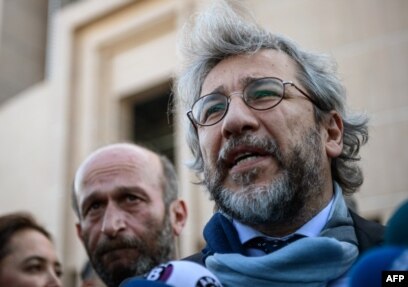 Досына тыңшылық жасады Досына тыңшылық жасады