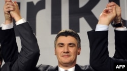Croatia -- Main opposition leader Zoran Milanovic reaises his hands after hearing preliminary results of parliamentary elections in Zagreb, 04Dec2011
