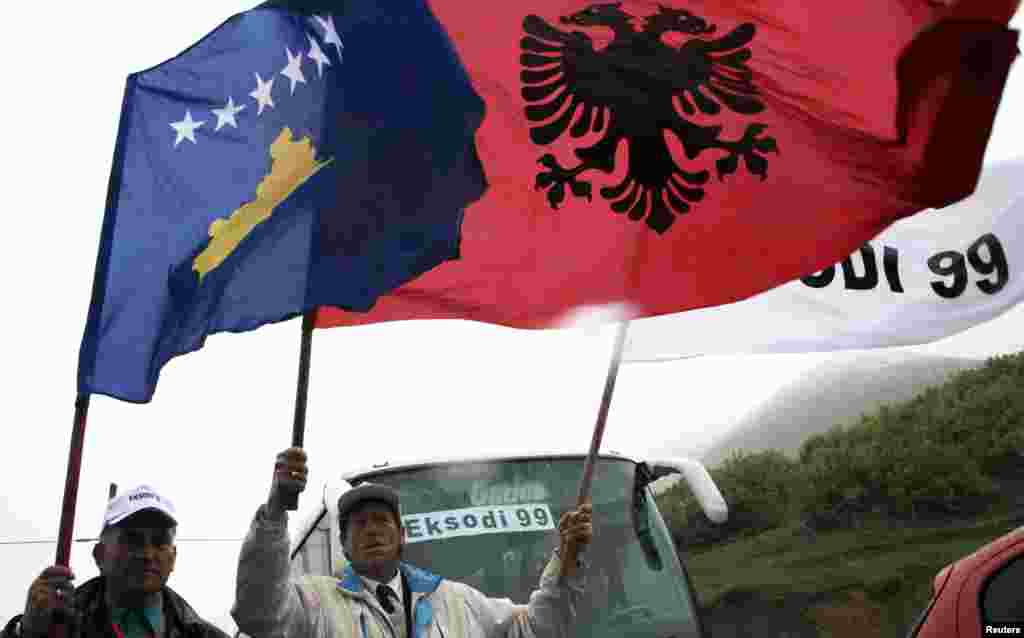 АЛБАНИЈА - Од 1 јануари 2019 година меѓу Косово и Албанија нема да има граница, изјави албанскиот министер за дијаспора, Пандели Мајко, и додаде дека албанскиот премиер Еди Рама веќе донел таква одлука.