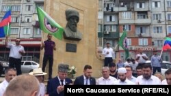 На открытии постамента имаму Шамилю в Махачкале, 26 июня 2019 года