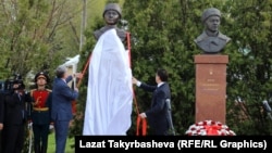 Открытие памятника Герою Советского союза Дуйшенкулу Шопокову в Москве, 8 мая 2015 года.