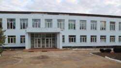 Будівля школи в селі Крайньому Сакського району, Крим, жовтень 2018 рік