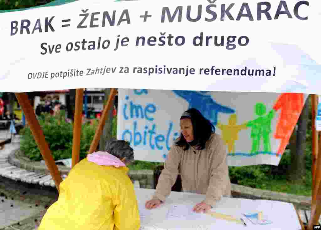 Hrvatska - Nekoliko hiljada ljudi marširalo je Zagrebom, te predalo peticiju Vladi kojom traži referendum protiv istospolnih brakova. Marš je organizirala inicijativa "U ime obitelji", koja je prikupila gotovo 750.000 potpisa za peticiju. Oni zahtijevaju da se ustavno brak definira kao zajednica žene i muškarca. 