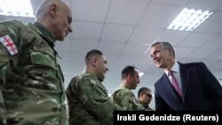 Йенс Столтенберг с участниками командно-штабных учений НАТО-Грузия, 25 марта 2019 г.