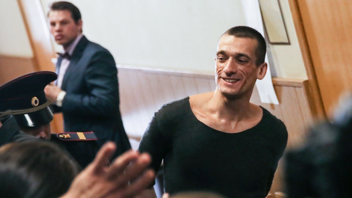 Петр Павленский не собирается платить назначенный судом штраф