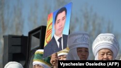Sadyr Japarov-un tərəfdarları Bişkekdə yürüş edir, 2 mart, 2020-ci il