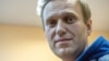 Алексею Навальному разрешили выехать за границу
