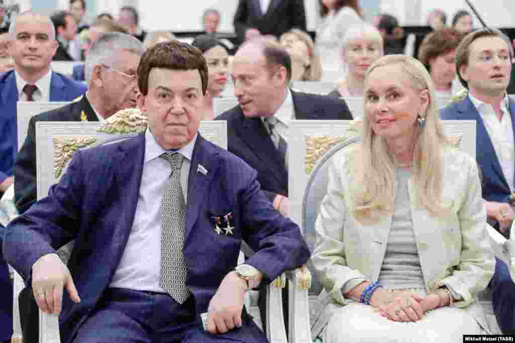 Kobzon at yet another Kremlin award ceremony, pictured with his wife Nelli, June 27, 2018. &nbsp;