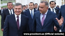 Президент Узбекистана Шавкат Мирзияев и мэр Ташкента Джахонгир Артыкходжаев (справа).