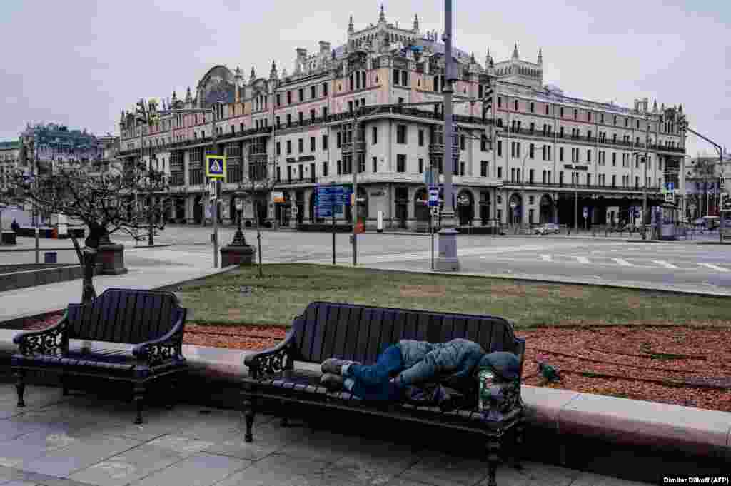 A man sleeps on a bench in deserted downtown Moscow on March 30. (AFP/Dimitar Dilkoff)
