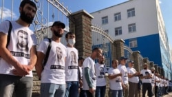 Активисты под Южным окружным военным судом российского Ростова-на-Дону, 15 сентября 2020 года
