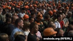 Робітники «Гродножилбуду» на страйку. Білорусь, Гродно, 17 серпня 2020 року