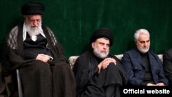 مقتدی صدر در میان آیت الله خامنه ای و قاسم سلیمانی