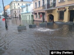 Патоп пасьля залевы на вуліцы Рэвалюцыйнай у Менску, 13 ліпеня