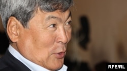 Тұңғыш қазақ ғарышкері Тоқтар Әубәкіров екі оппозицялық партияның бірігу съезінде. Алматы, 24 қазан 2009 жыл.