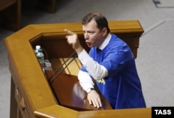 Radical Party leader Oleh Lyashko addresses parliament in August 2014.