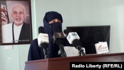 د سولې کوترې په نوم د ښځو د یوې مدني ټولنې په پرانېست غونډه، د یادې ټولنې یوه غړې کلثوم د وینا پر مهال.05 مارچ 2019