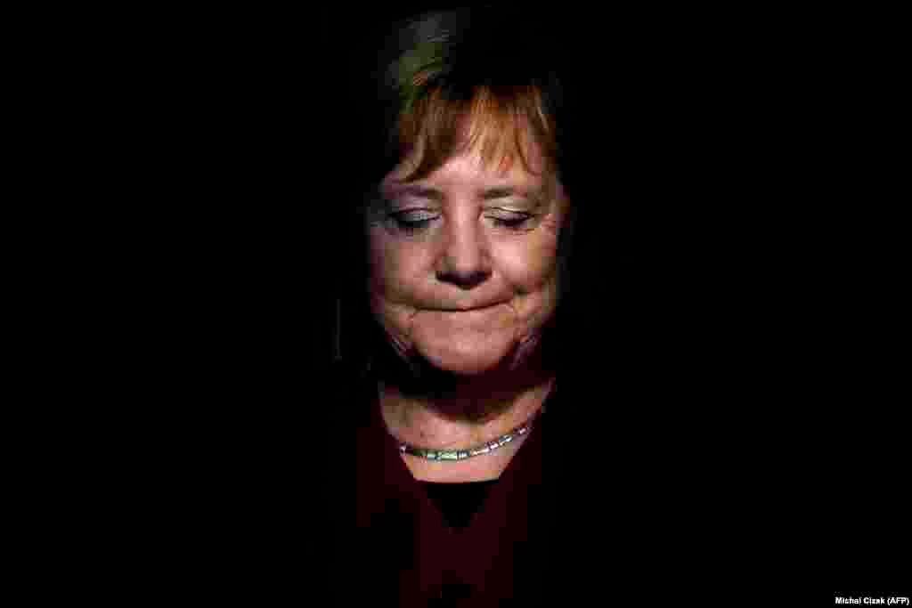 ГЕРМАНИЈА - Германската канцеларка Ангела Меркел изјави дека ова е нејзин последен мандат на чело на германската влада и оти нема да се кандидира за никаква политичка функција по завршувањето на мандатот во 2021 година.