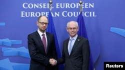 Премьер-министр Украины Арсений Яценюк и председатель Совета ЕС Херман ван Ромпей