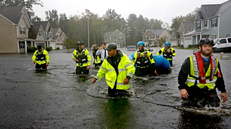 Broj žrtava uragana porastao, Tramp posetio Severnu Karolinu
