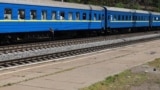 Повреждённый ударом поезд