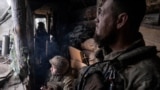 Бойцы 93 отдельной механизированной бригады «Холодный Яр» выслеживают российские беспилотники в Константиновке 24 апреля 2025 года