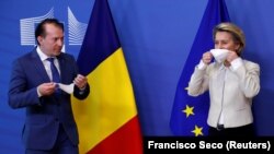 Premierul României, Florin Cîțu, și președintele Comisiei Europene, Ursula von Der Leyen, la o întlnire ce a avut loc pe 12 februarie 