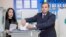 Andrei Năstase, candidatul Blocului ACUM la Chișinău, votând în primul tur de scrutin. 20 octombrie 2019