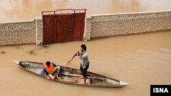 تاکنون بیش از ۲۱۰ روستا و ۶ شهر در استان خوزستان دچار آب‌گرفتگی و سیل شده‌اند. (تصویر از ایسنا)