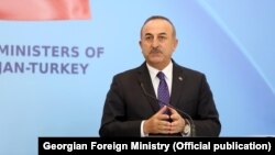 Ministri i Jashtëm i Turqisë, Mevlut Cavusoglu, ka konfirmuar se Shqipëria e ka ftuar atë në takim së bashku me palën greke. 