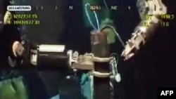 A BP video feed shows a well integrity test for oil leaking in the Gulf of Mexico.