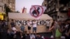 Protestuesit duke bllokuar një rrugë në Beograd të Serbisë më 29 qershor 2025. 