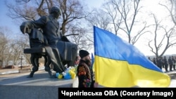 Біля пам'ятника Тарасу Шевченку. Чернігів, 9 березня 2026 року