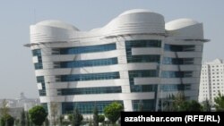 Täze açylan stomatologiýa merkezi. Aşgabat. 25-nji iýul, 2013 ý.